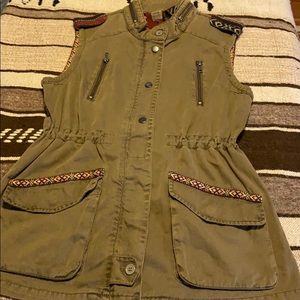 Dylan military style vest. Size medium.